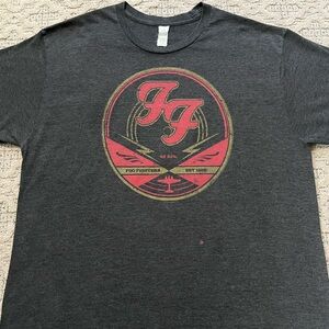 🎸 '09 Foo Fighters Band 45 Record Style Retro Fighter Jet Red FF Logo Tee
